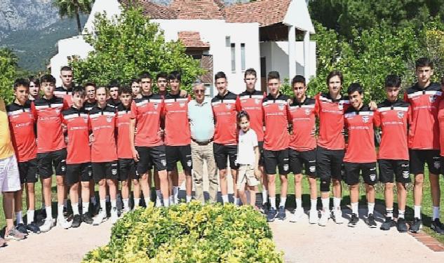 Başkan’dan şampiyon takıma kahvaltı