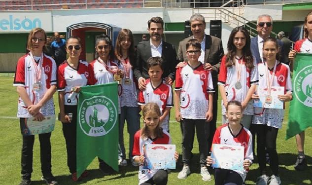 Sivas Belediyesi tarafından her yıl geleneksel olarak düzenlenen İlkokullar Arası Futbol Turnuvası sona erdi