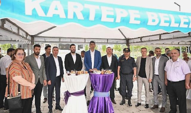 Kartepeliler kent meydanında bayramlaştı