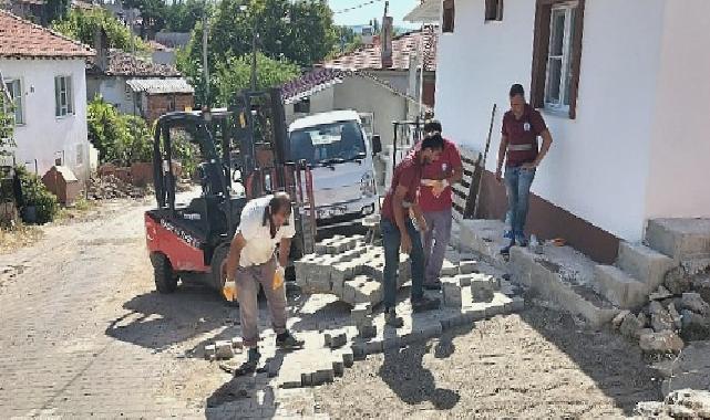 Kırsalda sokaklar parke taş ile örülüyor