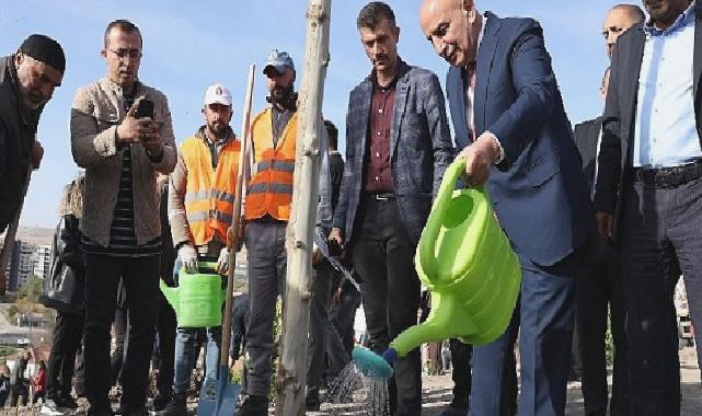 Cumhuriyet’in 100.yılına özel 100 bininci fidan toprakla buluşturuldu