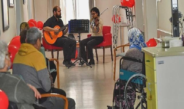 Eşrefpaşa Hastanesi’nin koridorları 100. yıl coşkusuyla renklendi
