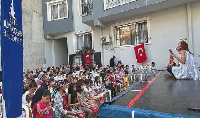 İzmirli minikler Cumhuriyet’in yeni yüzyılına ‘merhaba’ dedi