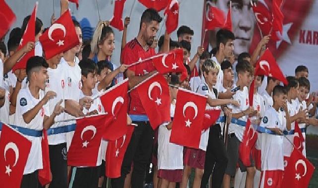 Karabağlar Belediyesi’nin düzenlediği futbol turnuvası yoğun ilgiyle gerçekleştirildi