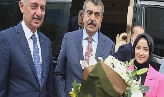 Kocaeli Büyükşehir Belediyesi, Cumhuriyet’in 100. yılında Cumhuriyeti ilelebet yaşatacak gençlere 330 Robotik Kodlama Atölyesi armağan etti