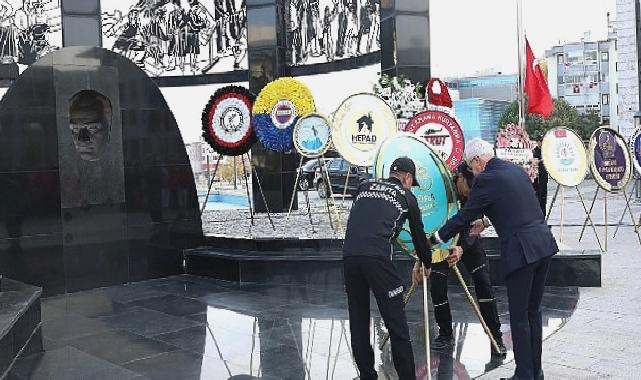 Nilüfer’de Cumhuriyet Bayramı kutlamalarının ilk adresi Atatürk Anıtı