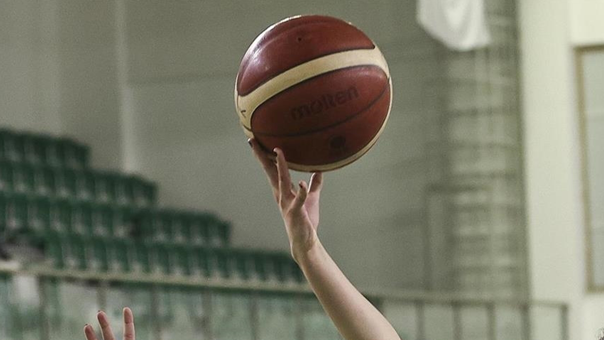 Eski bir basketbol hakemi olan Nejat Duran hayatını kaybetti.