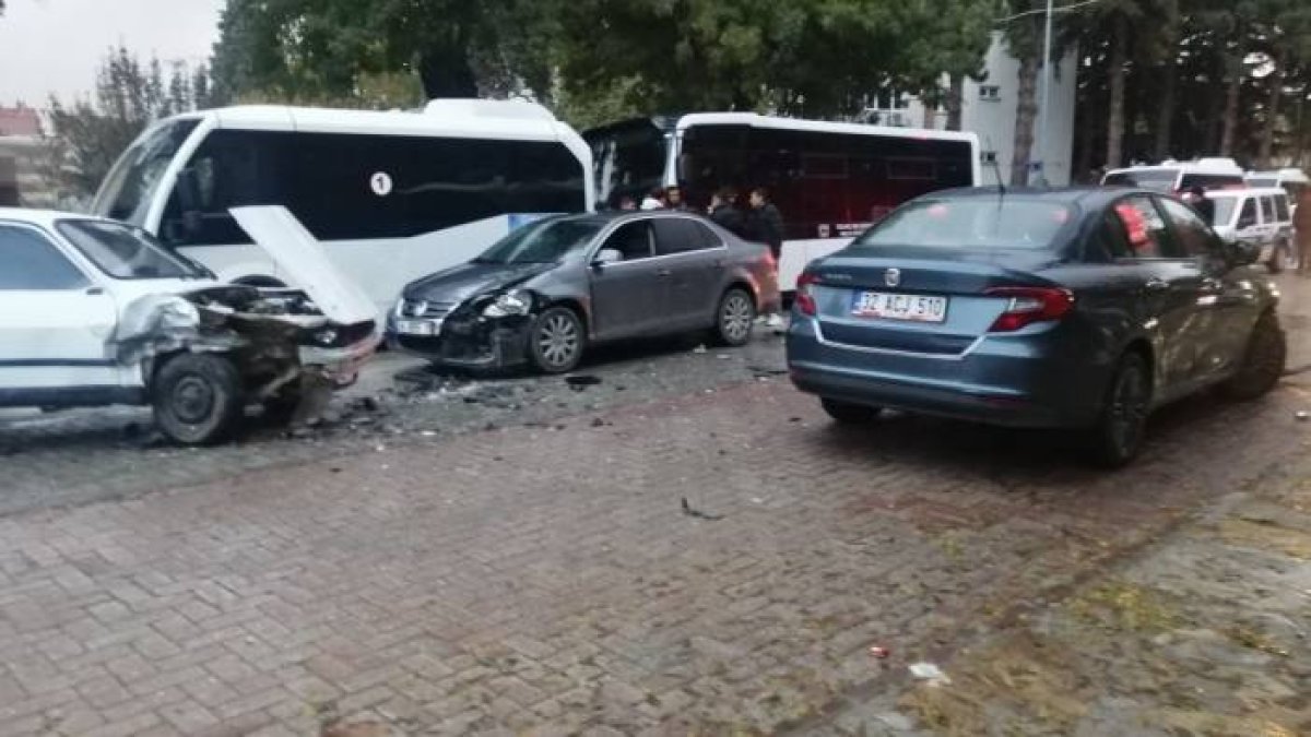 Isparta’da meydana gelen zincirleme kaza sonucunda 1 kişi yaralandı.