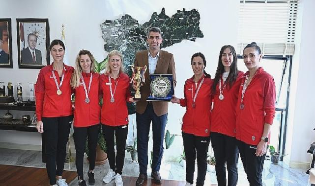 Başkan Kocaman öğretmenleri tebrik etti