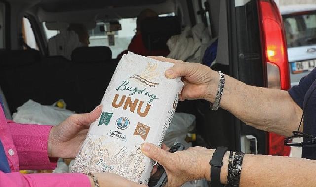 Buğday unları ve ayçiçek yağları sofralara ulaşıyor