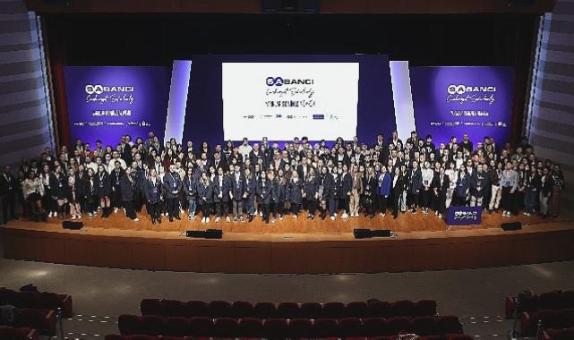 Cumhuriyetin 100. yılında ‘Yarınlar benimle mümkün’ diyen gençler ve Sabancı gönüllü mentorları  bir araya geldi!