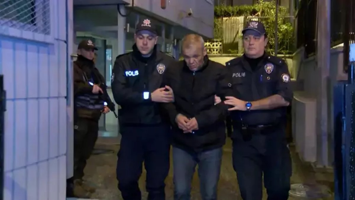 31 yıl hapis cezasıyla aranan firari, saklandığı evde bulunarak yakalandı!