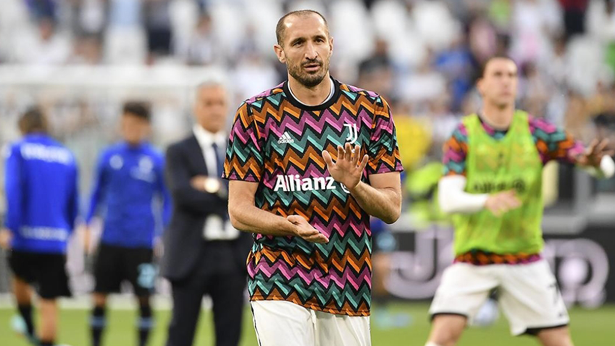 Juventus tarihinin efsane futbolcusu Giorgio Chiellini, 39 yaşında emekli olacağını açıkladı.
