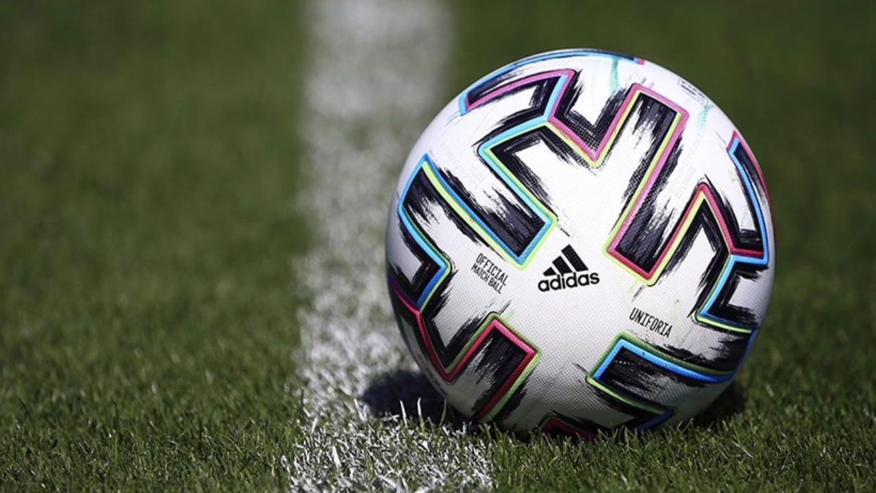 Futbolda menajerlik ücretleri tarihi rekor seviyeye çıktı.