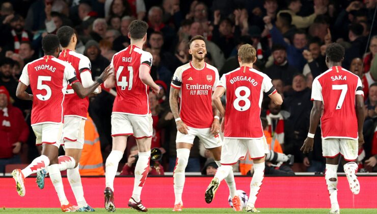 Arsenal, Chelsea’yi 5-0 yenerek zirvede güçlü bir performans sergiledi