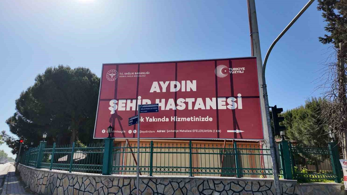 Yakında açılacak olan yerin tabelası asıldı.